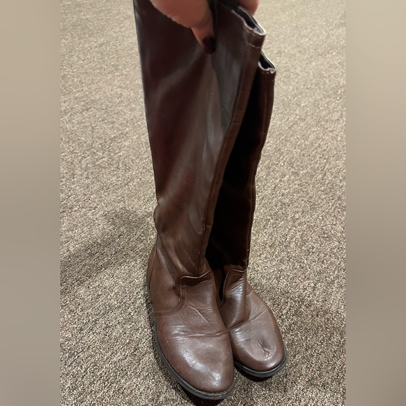 EUC Bucco Capensis 8.5 brown riding fashion boots flat heel below the knee zip - Picture 5 of 6